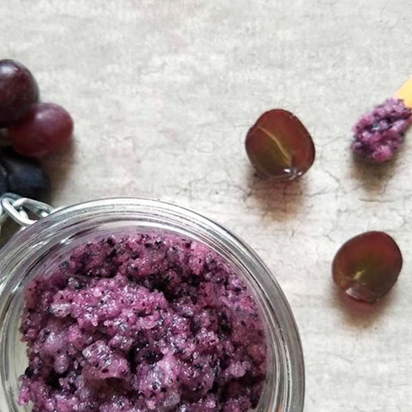 DIY: Cleopatra black grape scrub