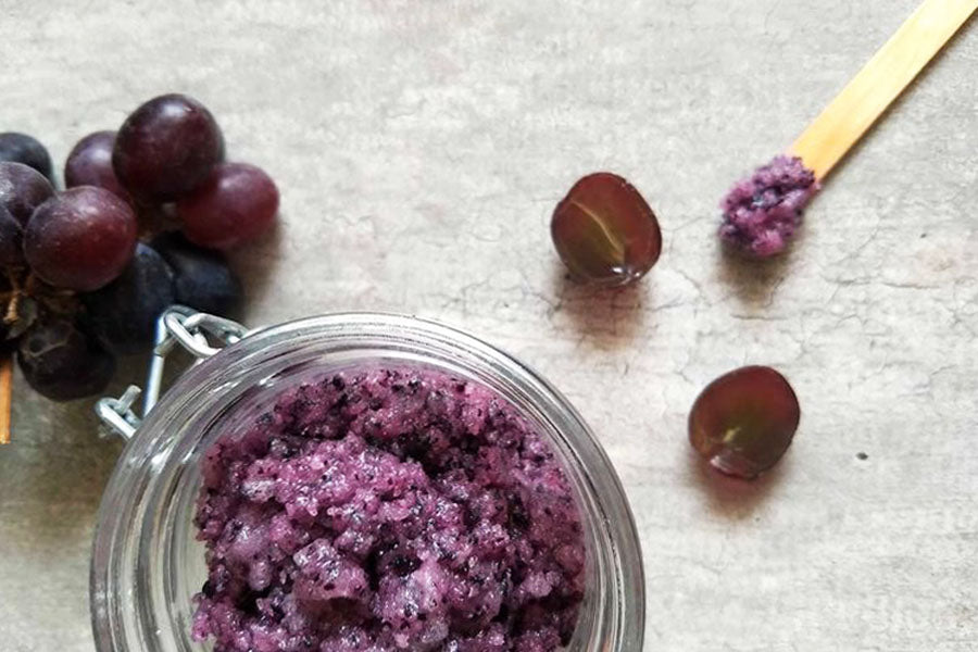 DIY: Cleopatra black grape scrub
